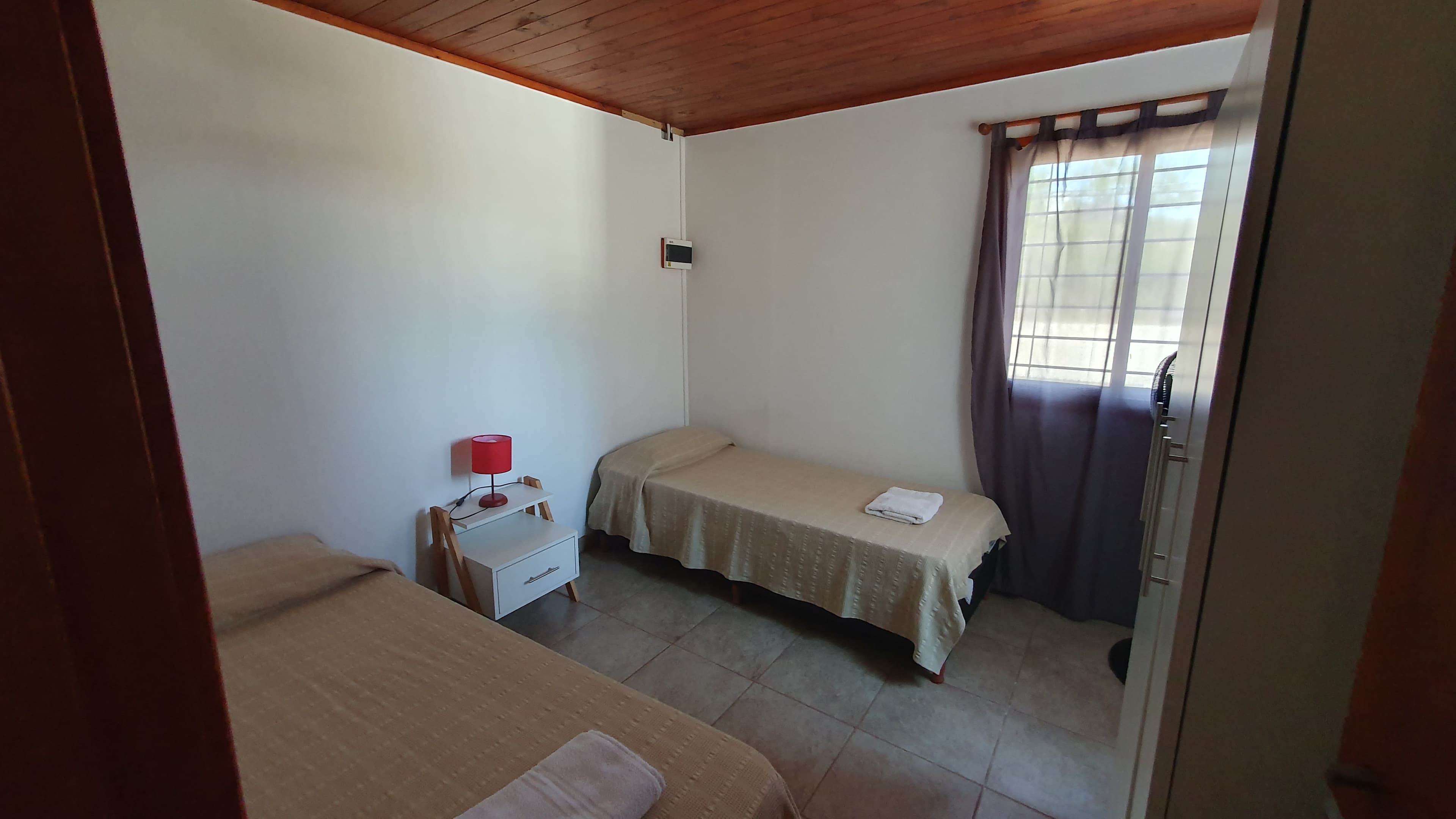 Dormitorio con camas individuales